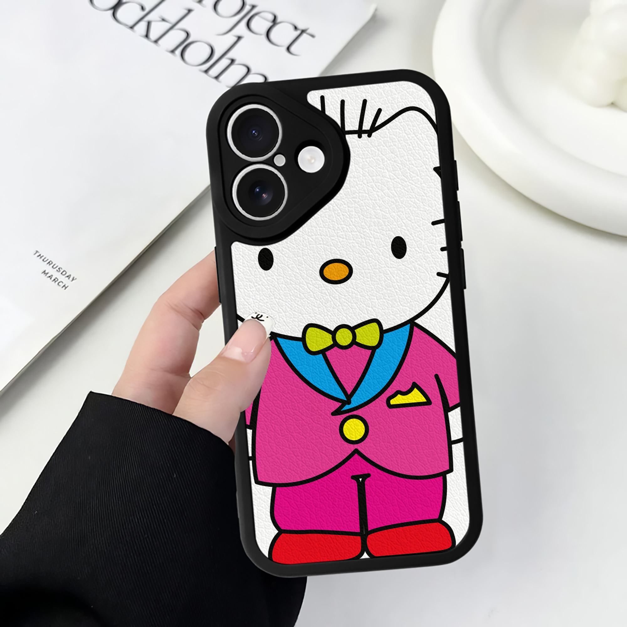 （画像用） Hello Kitty ハローキティ 【iPhone 16シリーズ対応】シリコンスマホケース（レザー調） 材質：シリコン